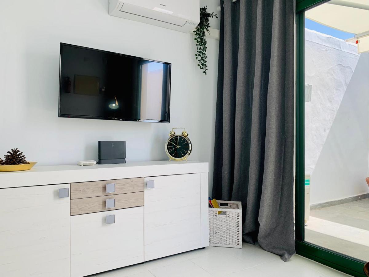 Marina Apartment Tias Bagian luar foto