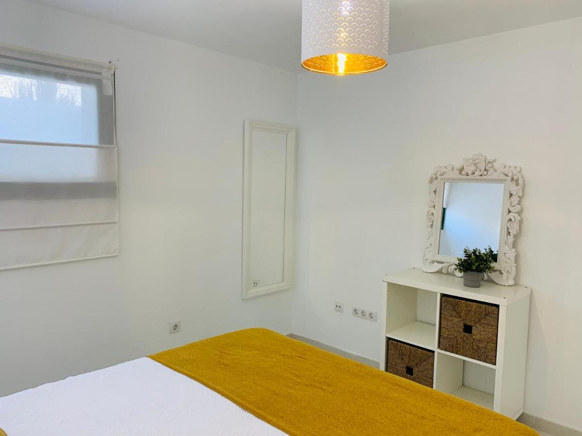 Marina Apartment Tias Bagian luar foto